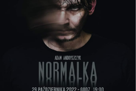 Spektakl teatralny „Normalka”.